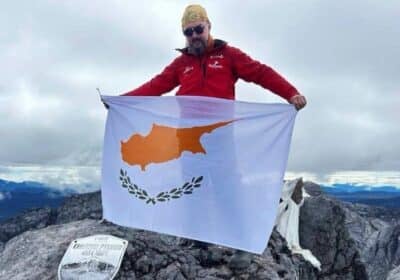 Киприоты покорили самую высокую точку Океании - Пирамиду Карстенса