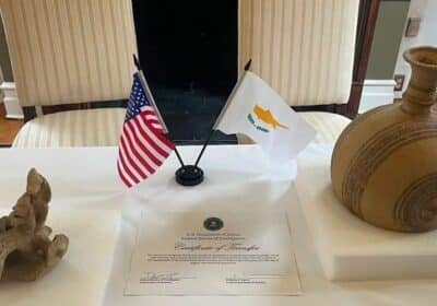 На Кипр вернулись два древних артефакта из США