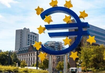 Опрос Bloomberg: ЕЦБ вновь снизит ставку в декабре