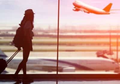 С ноября Ryanair запретит бумажные посадочные талоны – вход только по смартфону
